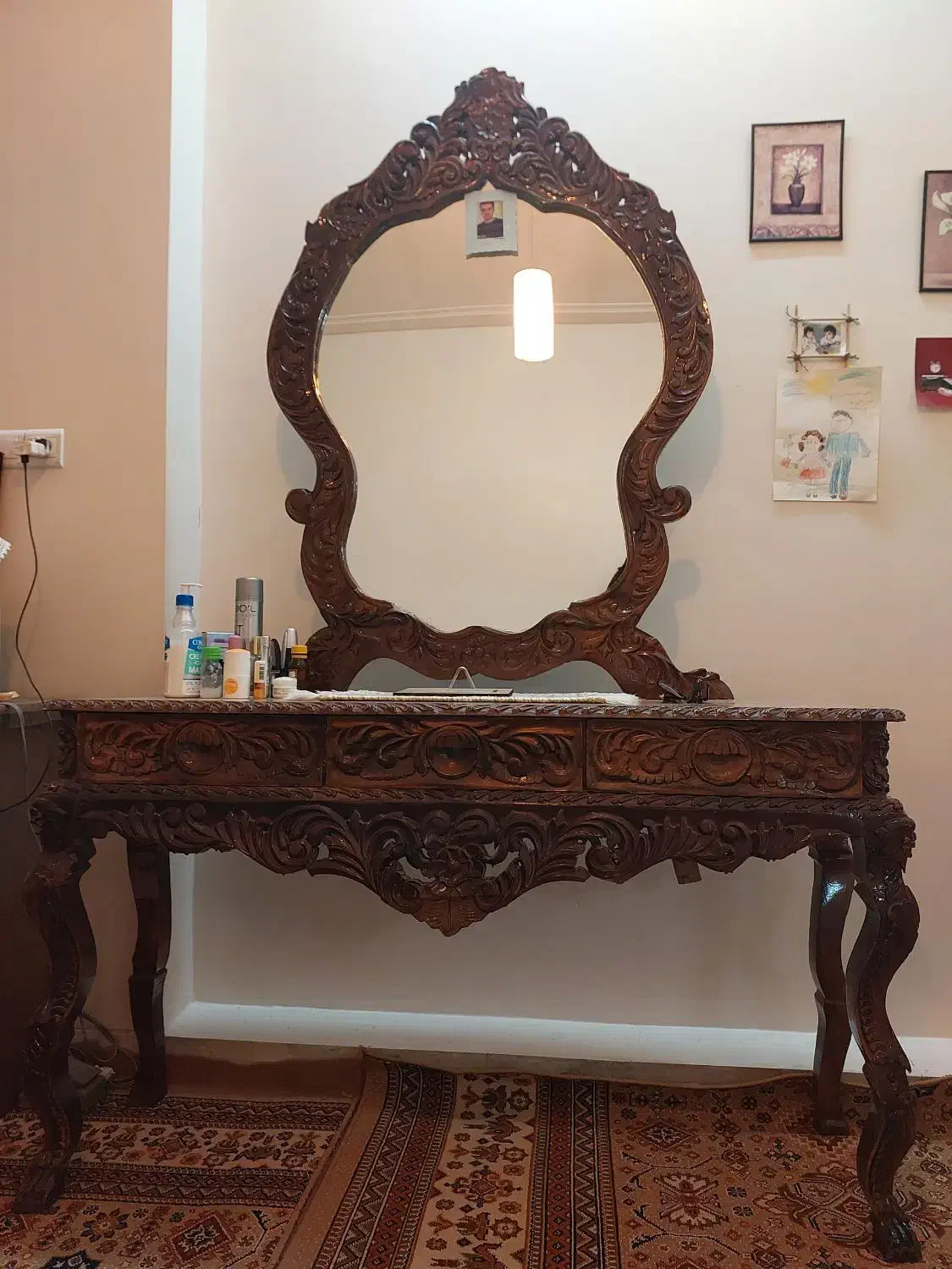 تخت و میز ارایش قدیمی|تخت و سرویس خواب|قم, بکایی|دیوار