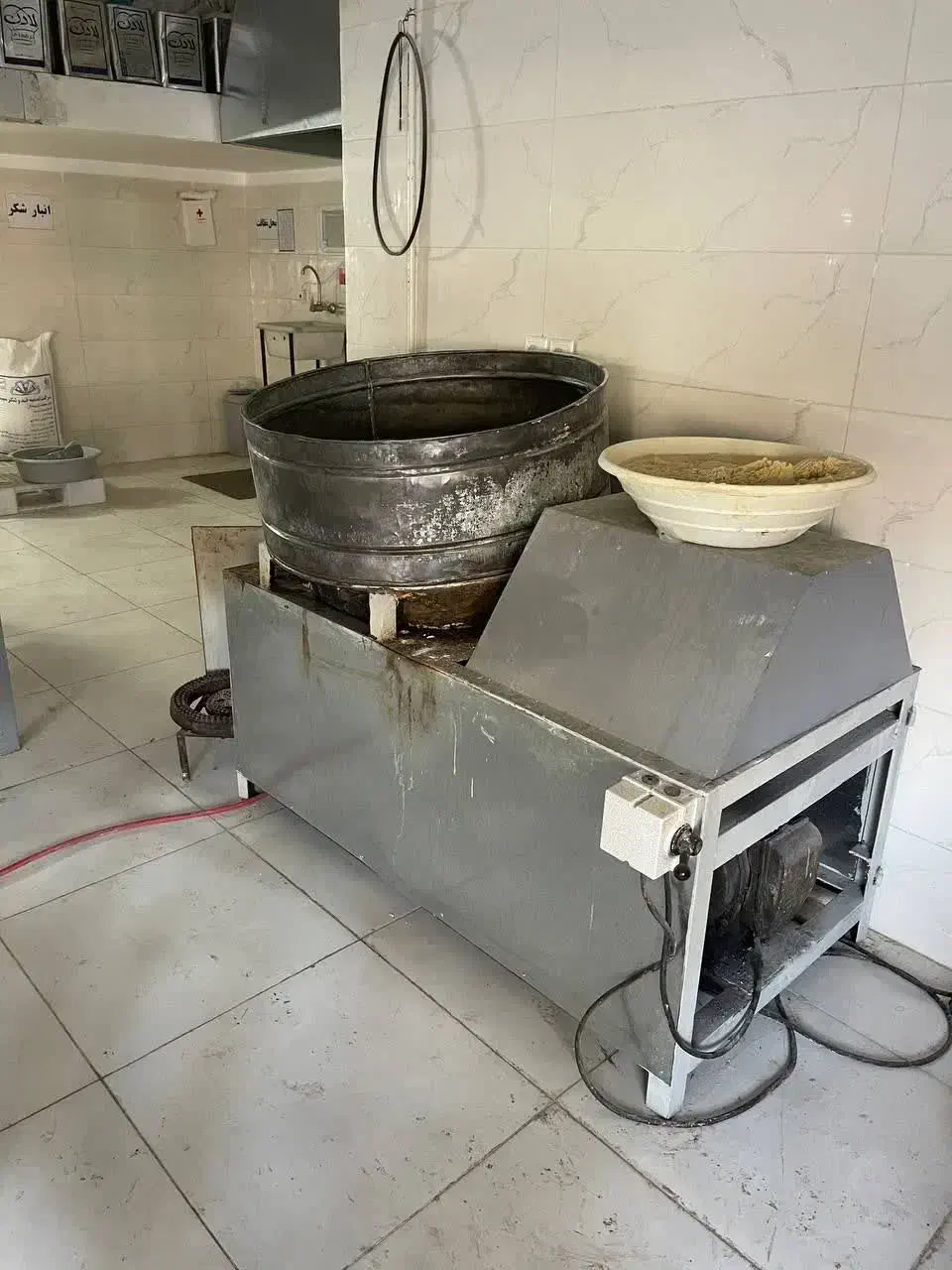 پاتیل داغ زن|ماشین‌آلات صنعتی|اصفهان, باغ زرشک|دیوار