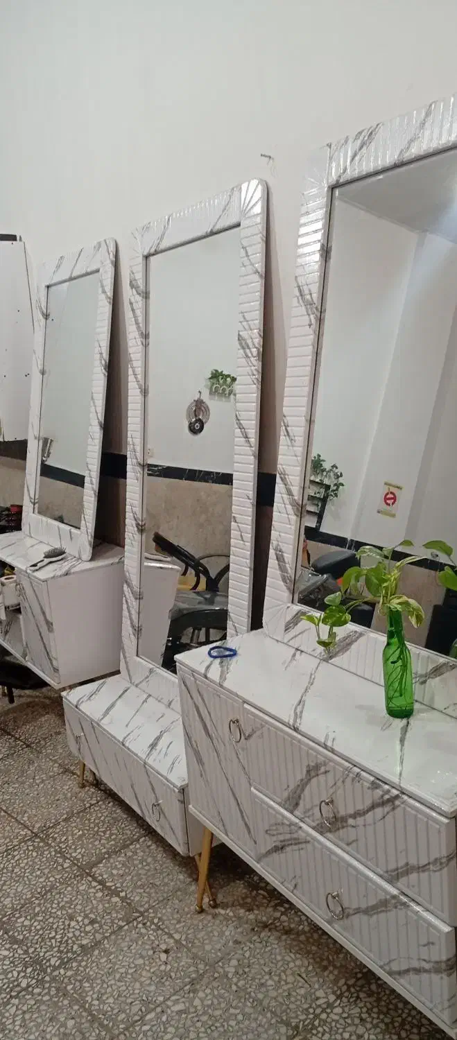 صندلی اصلاح .آینه کنسول|آرایشگاه و سالنهای زیبایی|ماهیدشت, |دیوار