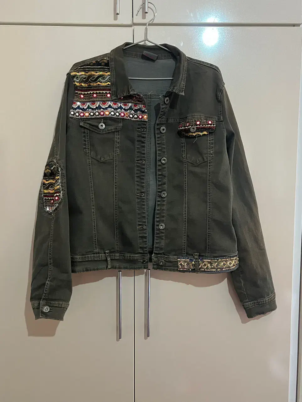 کت جین|لباس|کرمانشاه, |دیوار