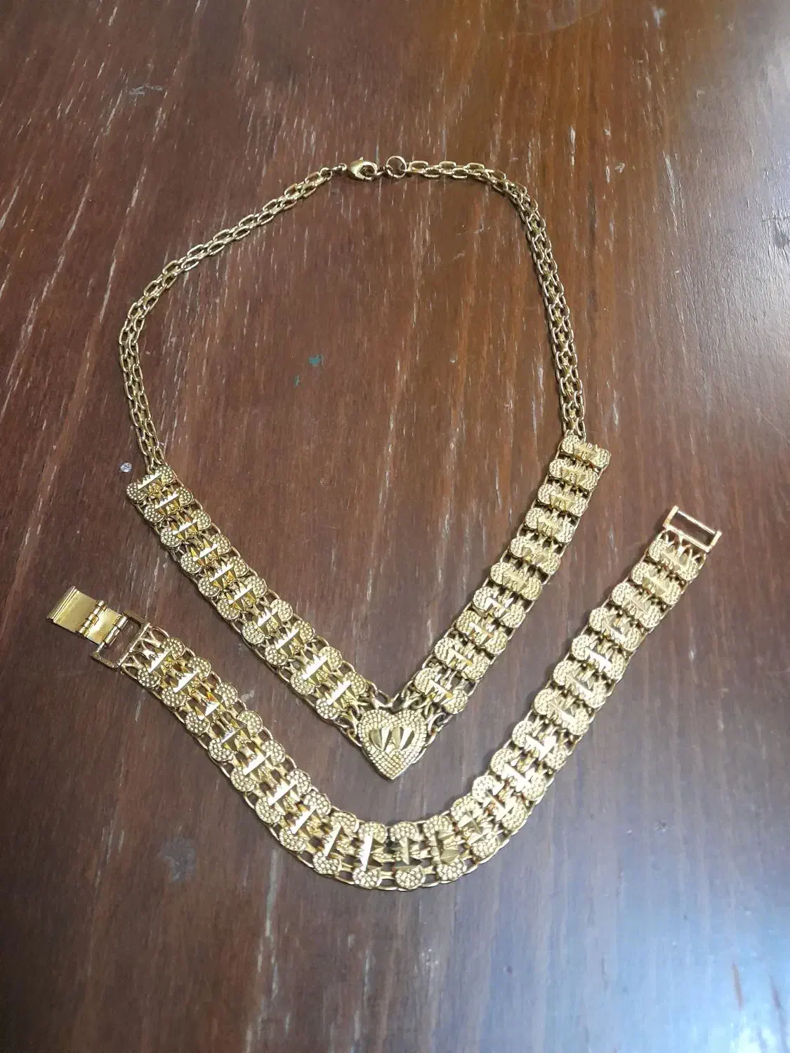 گردنبند ودسبند بدل رنگ ثابت ۳۰۰هزار توما ن|بدلیجات|شیراز, کوشک میدان|دیوار