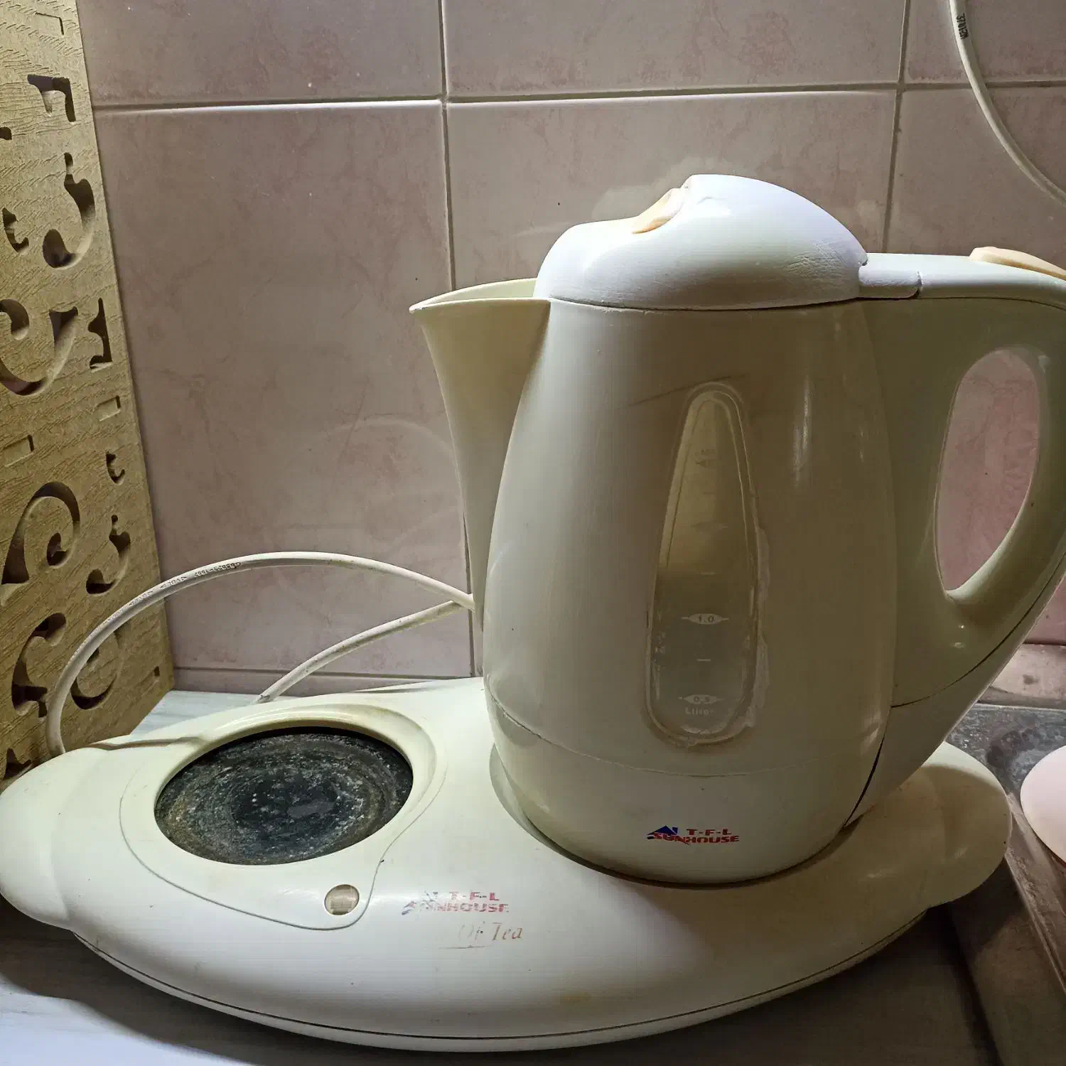 کتری برقی و پایه سالم|قوری، کتری، قهوهساز دستی|رشت, معلم|دیوار