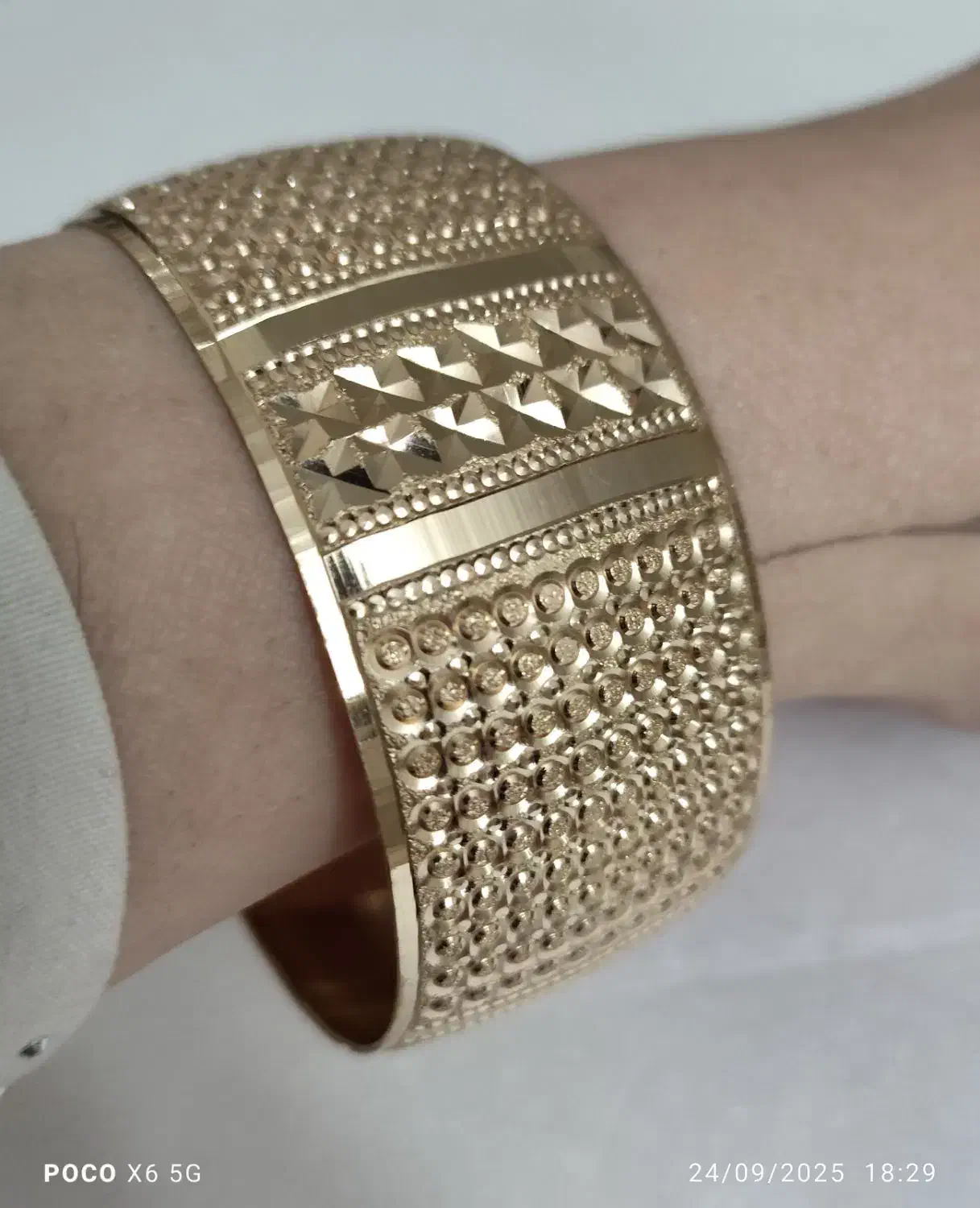 طلاروس اصل|بدلیجات|تهران, نیروی هوایی (پیروزی)|دیوار