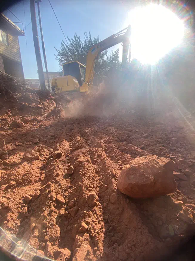 خاکبرداری، مینی بیل، بابکت ، خاک باغچه، کود مرغوب|خدمات حمل و نقل|رودهن, |دیوار