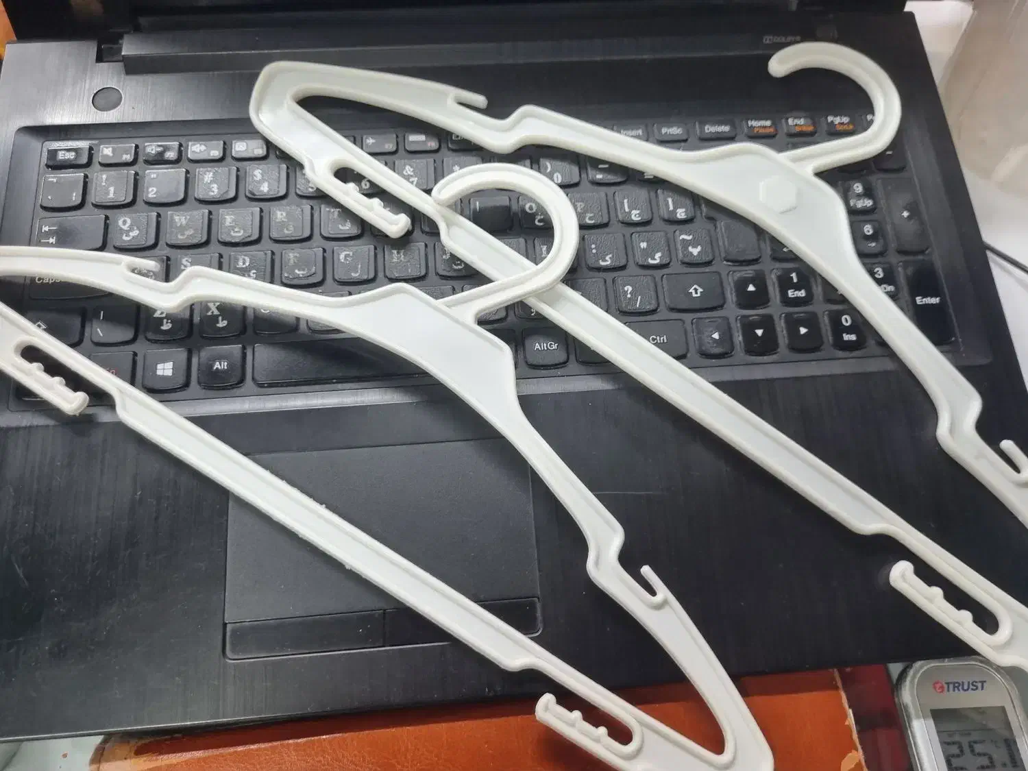 چوب لباسی|فروشگاه و مغازه|قم, ارم|دیوار