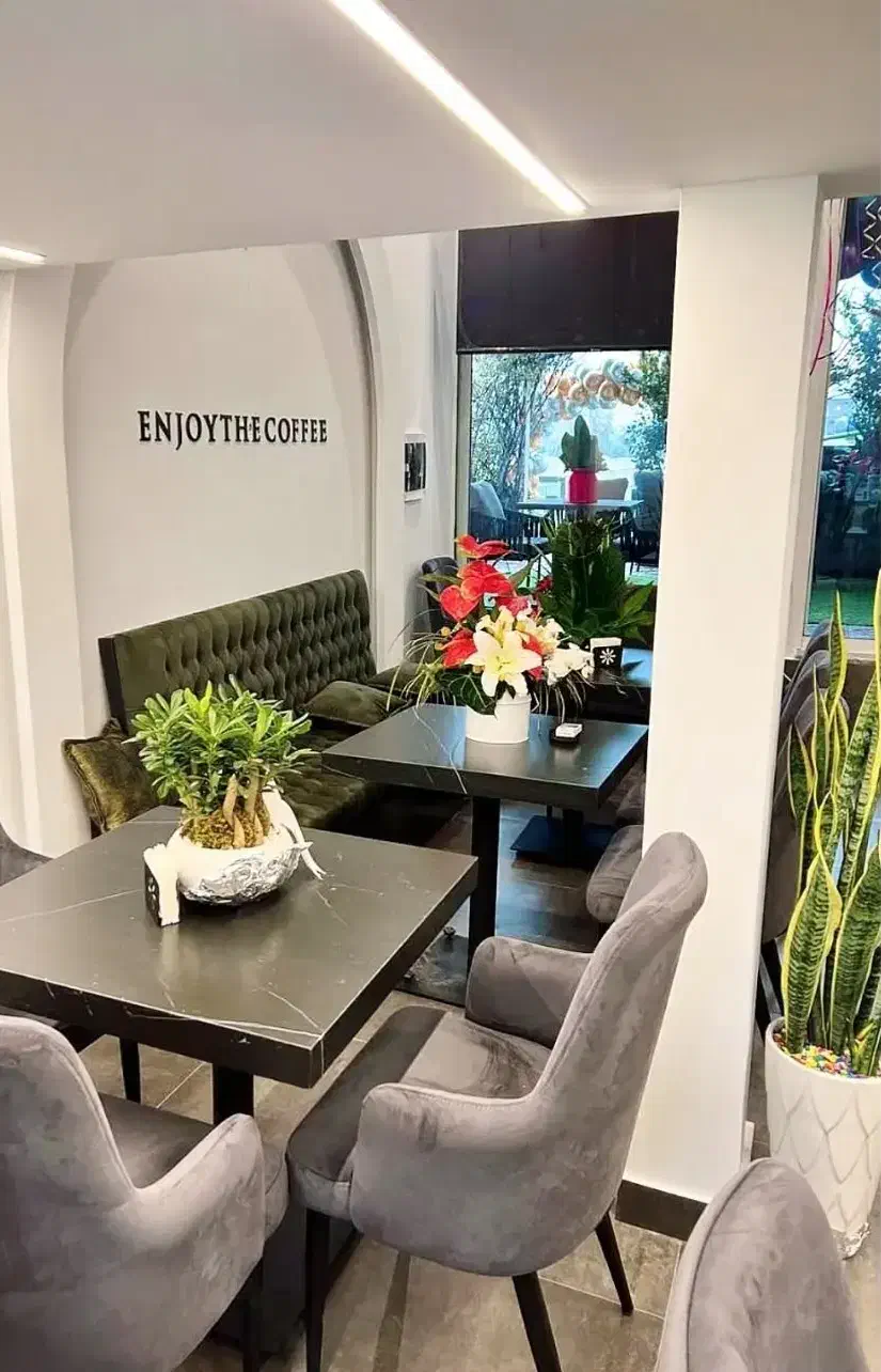 کار در کافه رستوران کارلوتا|استخدام خدمات فروشگاه و رستوران|تهران, شهرک امید|دیوار