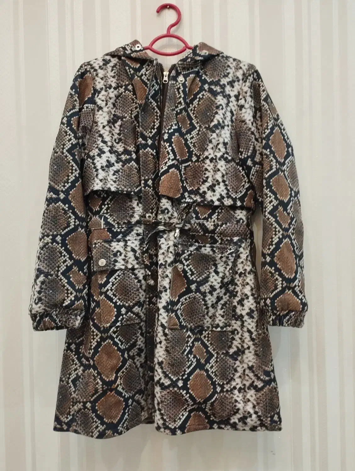 کاپشن|لباس|قم, انسجام|دیوار