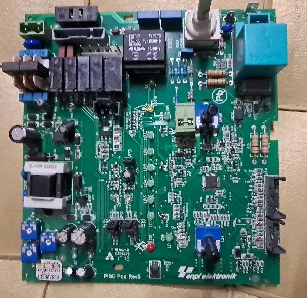 برد پکیج دیواری ، شیر گاز ، پمپ ویلو|آبگرمکن، پکیج، شوفاژ|رشت, منظریه|دیوار