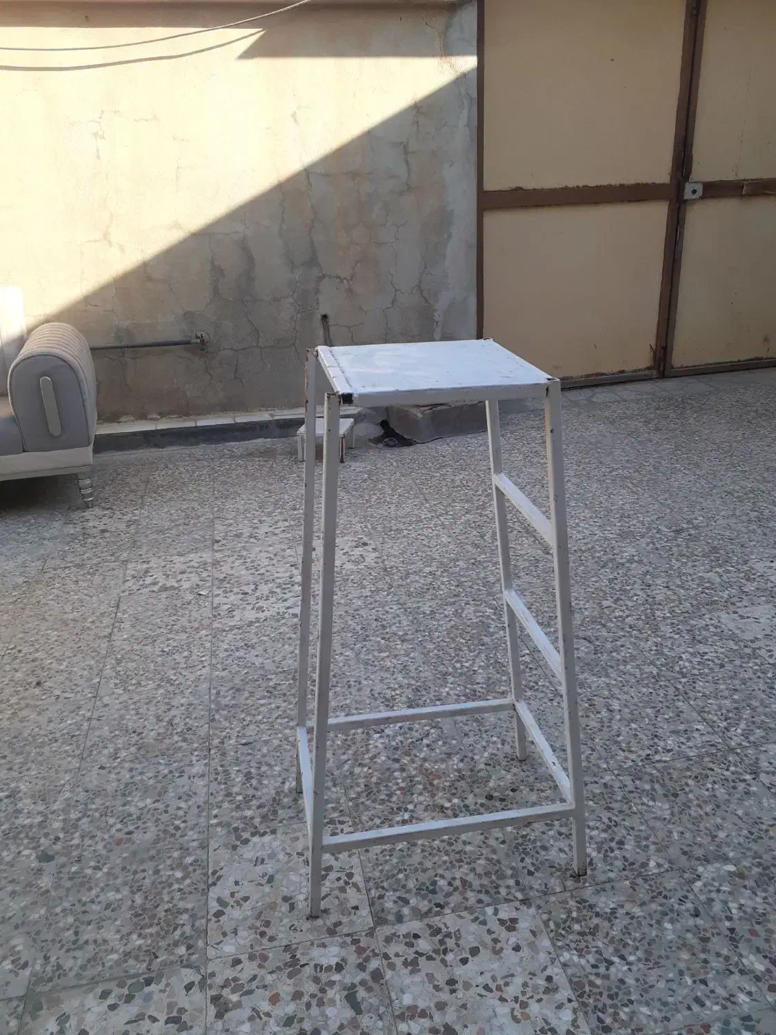 چهارپایه آهنی|صندلی و نیمکت|دهلران, |دیوار