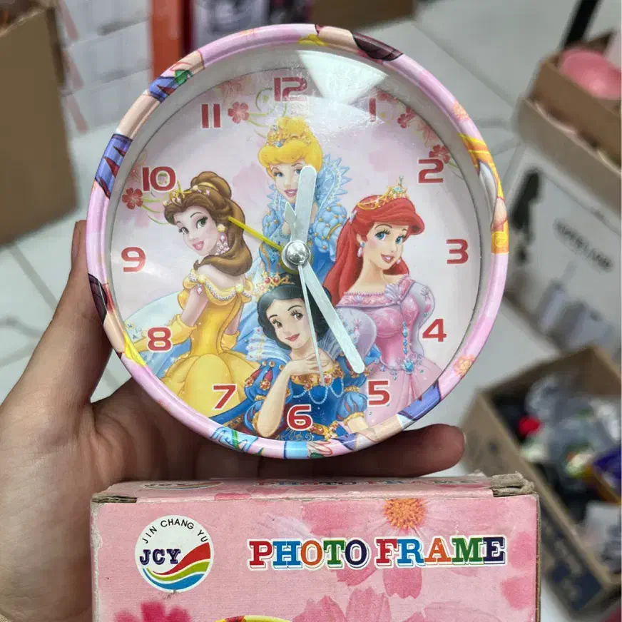 ساعت بچگانه با جعبه نو|ساعت|میانه, |دیوار