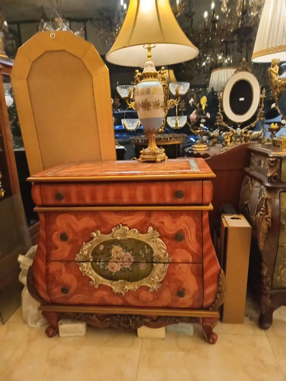 بوفه ایتالیایی اصل قدمت دار|بوفه، ویترین، کنسول|رشت, گلسار|دیوار