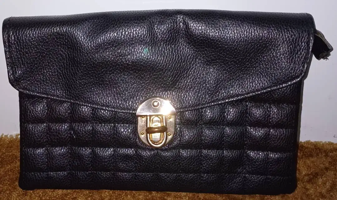 باسلام خدمت شما تعدادی کیف اداری و مدرسه ی مجوده|کیف، کفش، کمربند|اهواز, رسالت|دیوار