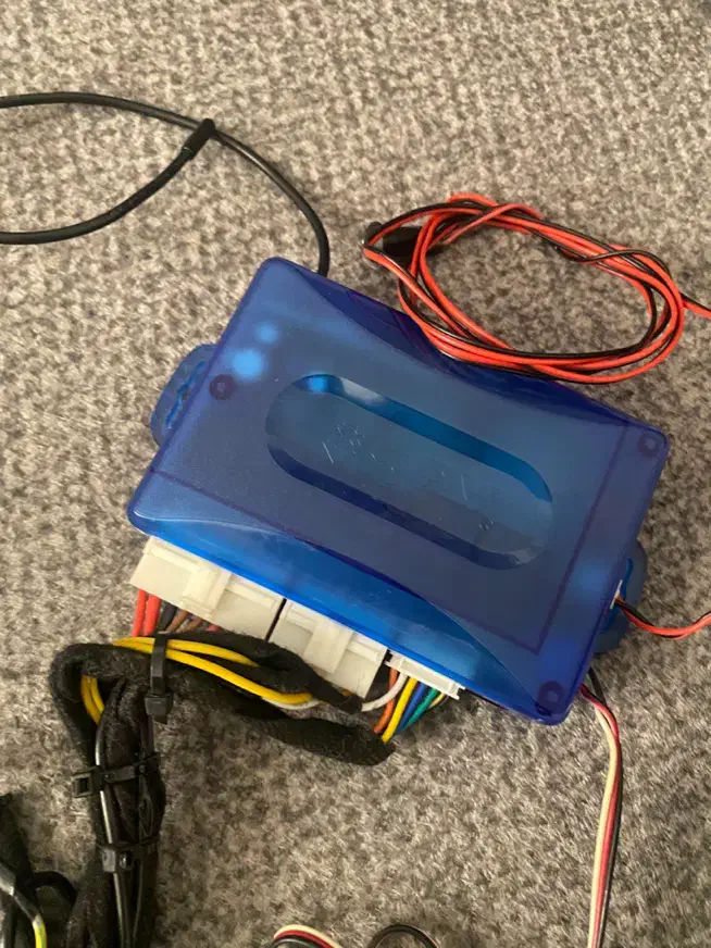 دزدگیر با دو ریموت و آژیر بزرگ سالم در حد|قطعات یدکی و لوازم جانبی|کرج, عظیمیه|دیوار