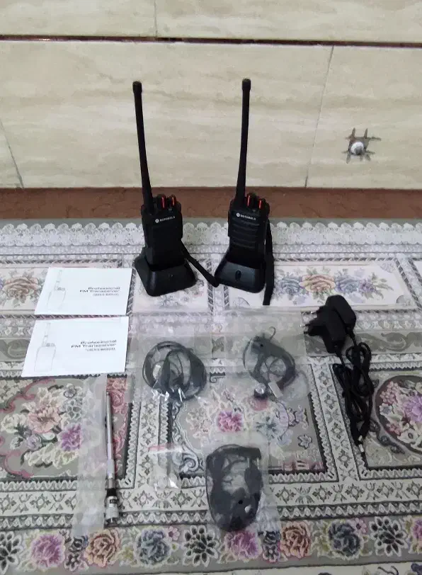 بیسیم دستی موتورلا پک کامل با متعلقات|کوهنوردی و کمپینگ|شیراز, احمدی جنوبی|دیوار