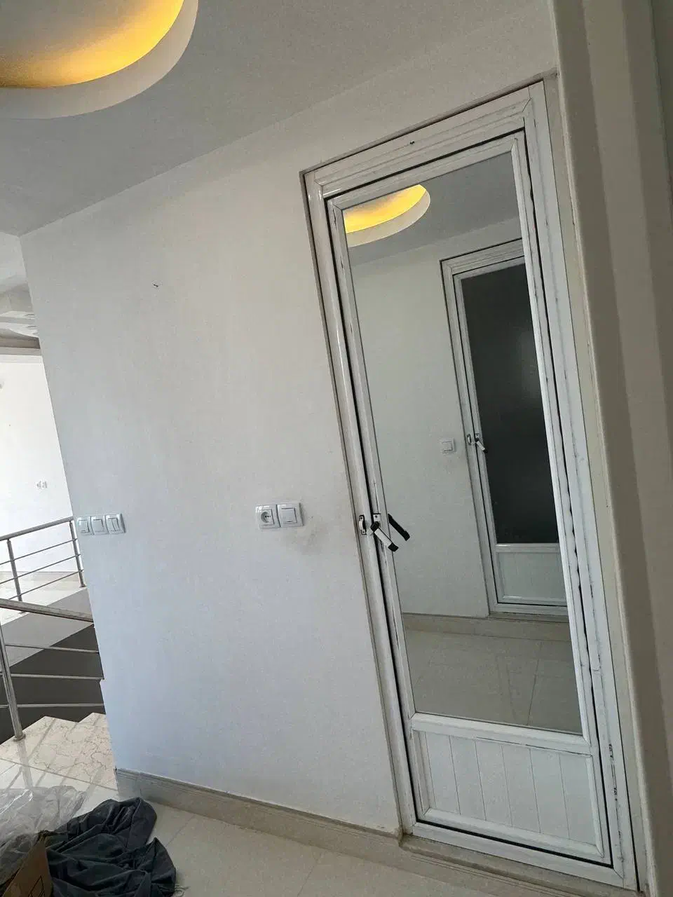 درب آلومنیوم  بآیینه وشیشه با فریم آهنی آماده شده|مصالح و تجهیزات ساختمان|سبزوار, توحیدشهر|دیوار