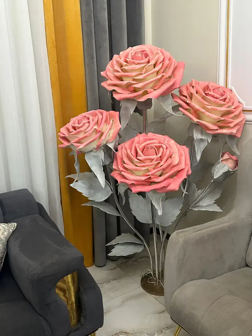 گل ۵شاخه کنار سالنی چراغ دار|گل مصنوعی|اردبیل, |دیوار