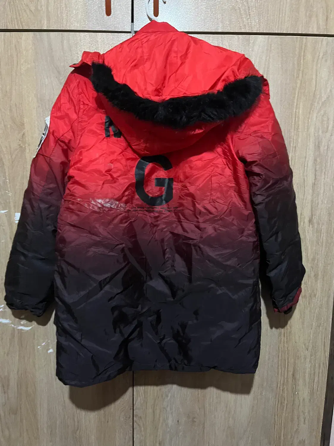 کاپشن|لباس|مشهد, دانشجو|دیوار