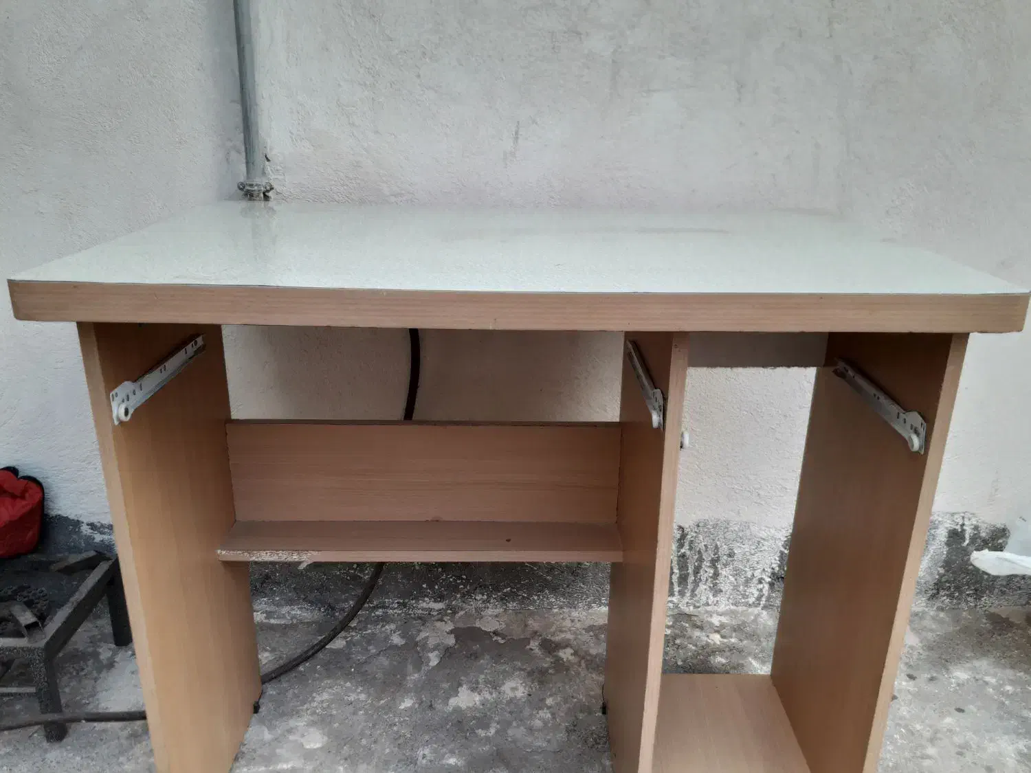 میز  تحریر|میز تحریر و کامپیوتر|میانه, |دیوار