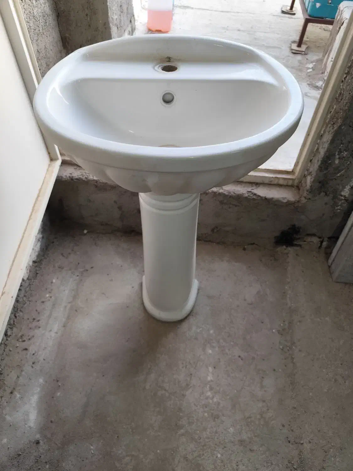 روشویی توالت|لوازم سرویس بهداشتی|کاشان, فین بزرگ|دیوار