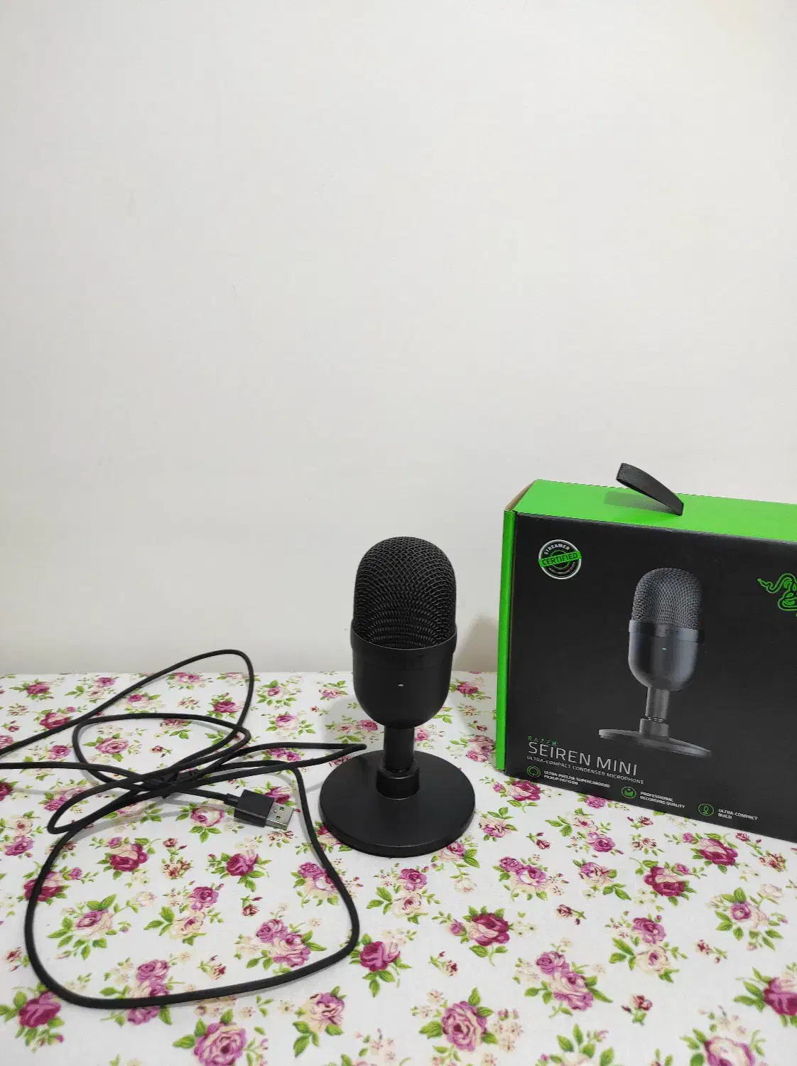 دو عدد میکروفن|صوتی و تصویری|گرمدره, |دیوار