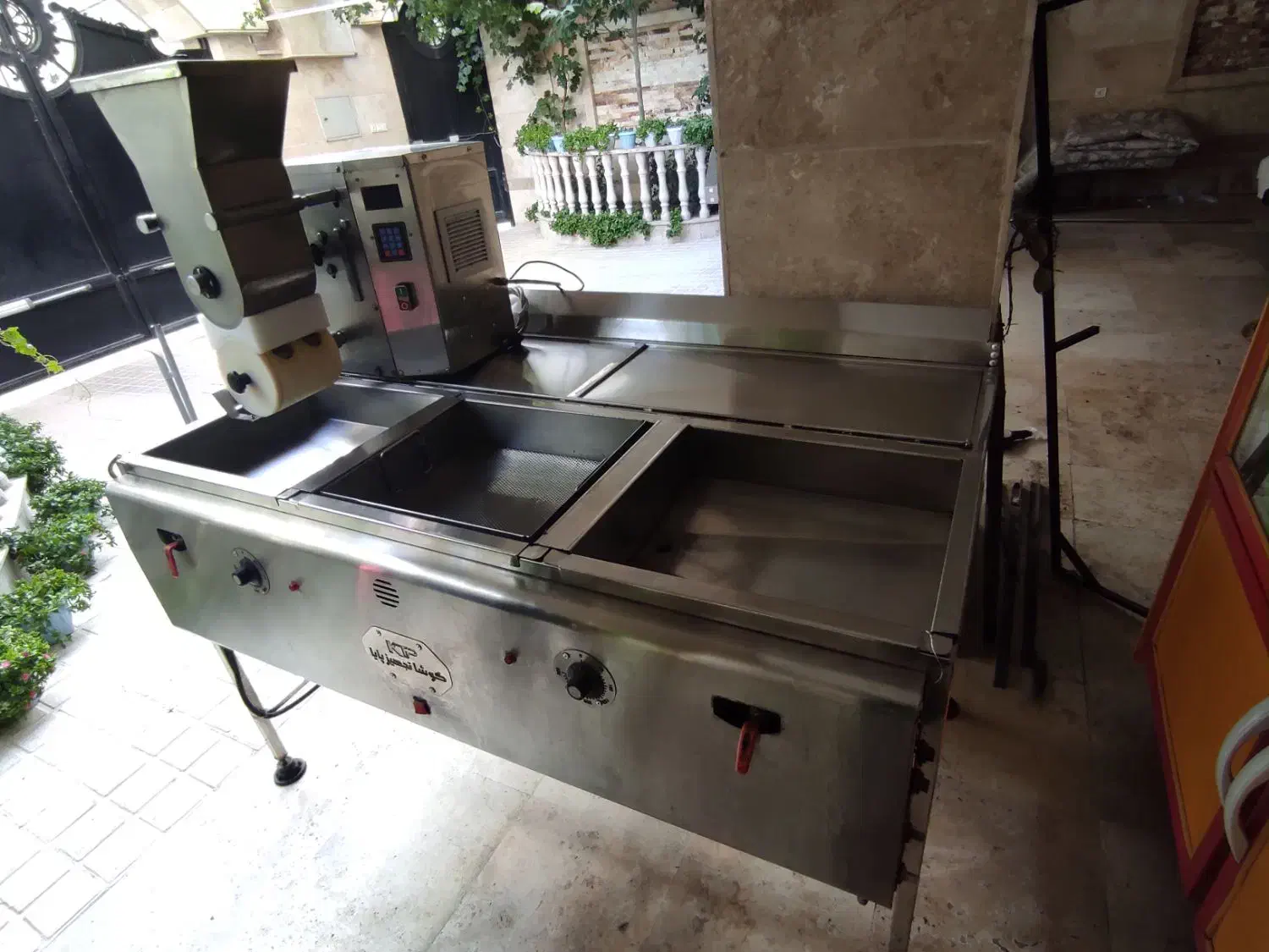 دستگاه فلافل زن چرخ گوشت همزن یخچال کالباسبر|کافی‌شاپ و رستوران|تهران, مهرآباد جنوبی|دیوار
