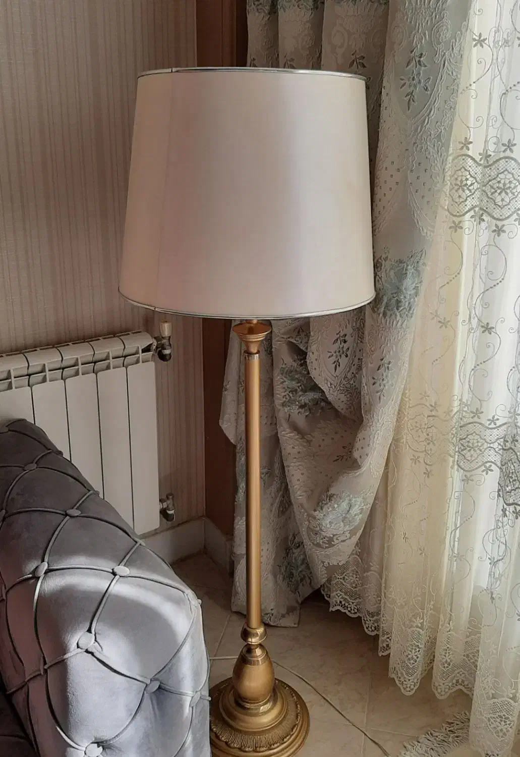 آباژور قدیمی|چراغ خواب و آباژور|اصفهان, برازنده|دیوار