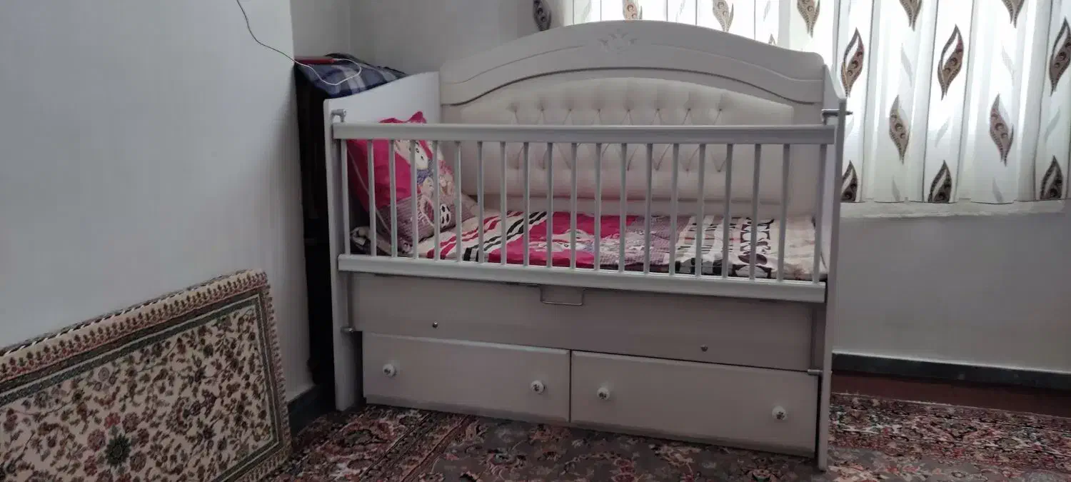 تخت نوزاد گهواره دار|تخت و صندلی بچه|سقز, |دیوار