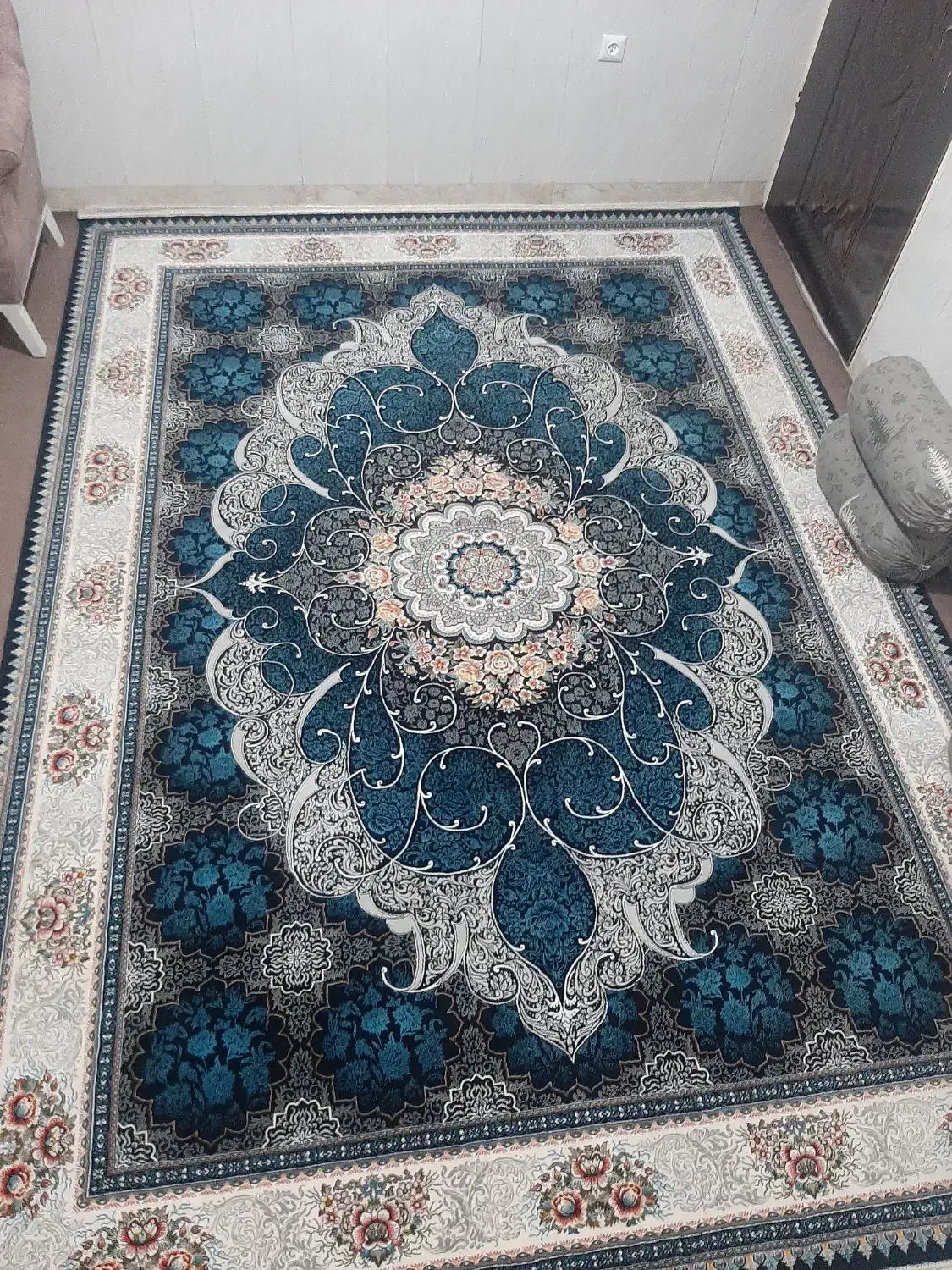 فرش ۹ متری با بهترین تراکم|فرش|قم, محمد آباد|دیوار