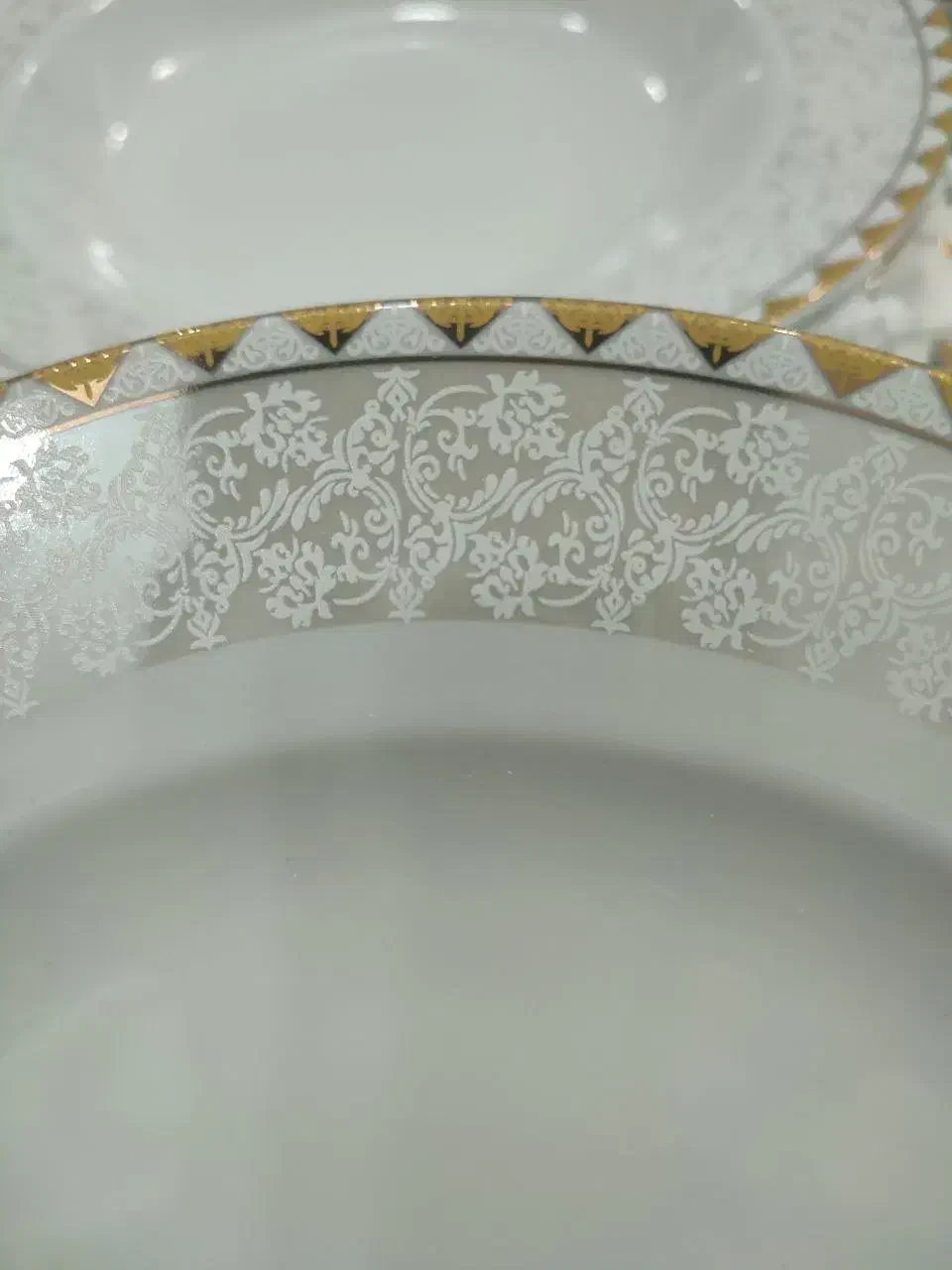 چینی ۳۰ نفره مقصود آکبند|ظروف سرو و پذیرایی|الشتر, |دیوار