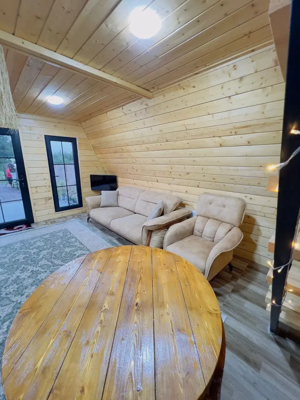 کلبه سوئیسی تک خواب|اجارهٔ کوتاهمدت ویلا و باغ|شفت, |دیوار