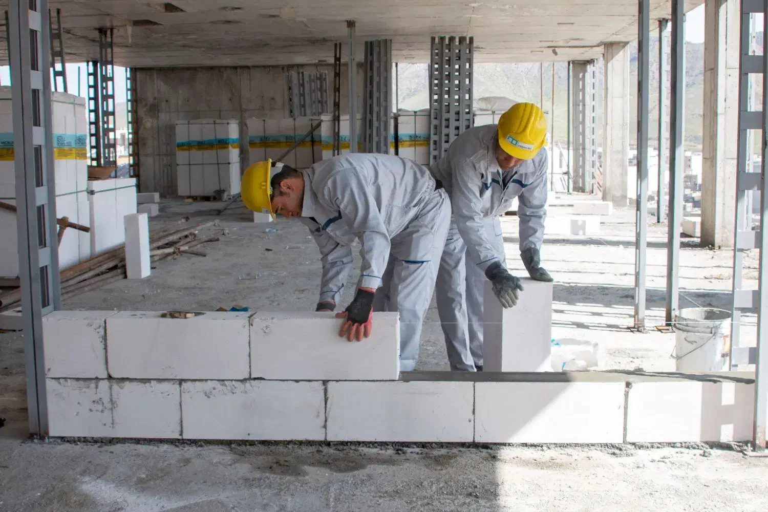 نیازمند نیمه بنا، یا کارگر نیمه ماهر ساختمانی|استخدام معماری، عمران و ساختمانی|اردبیل, |دیوار