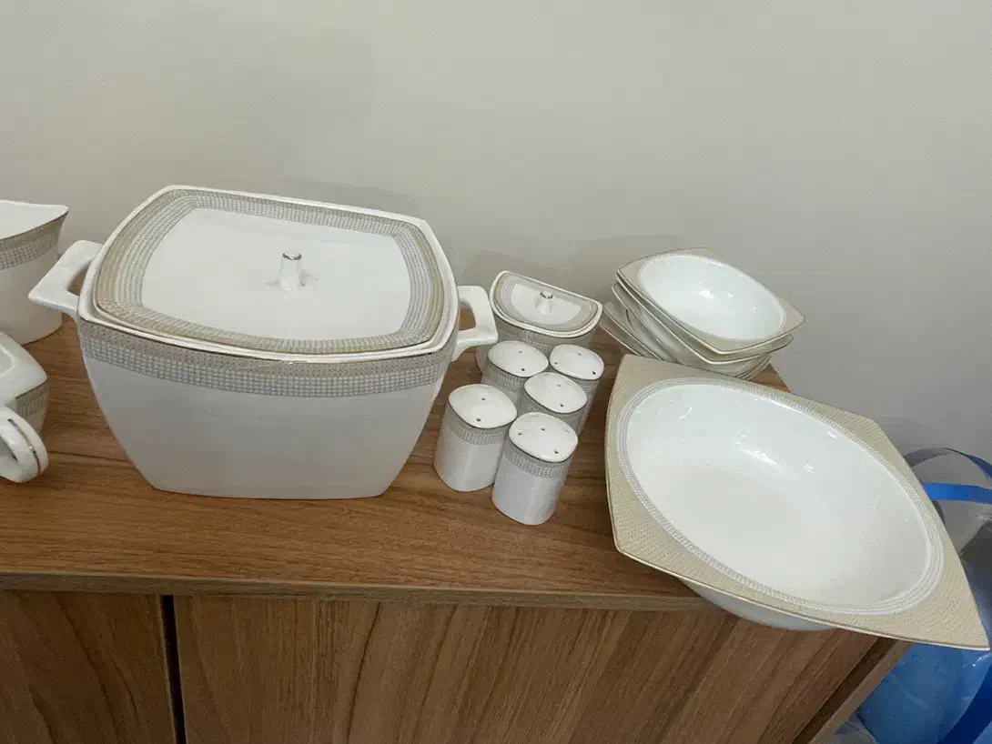 فروش سرویس چینی المانی ۱۲۶ پارچه|ظروف سرو و پذیرایی|کرج, گلشهر|دیوار