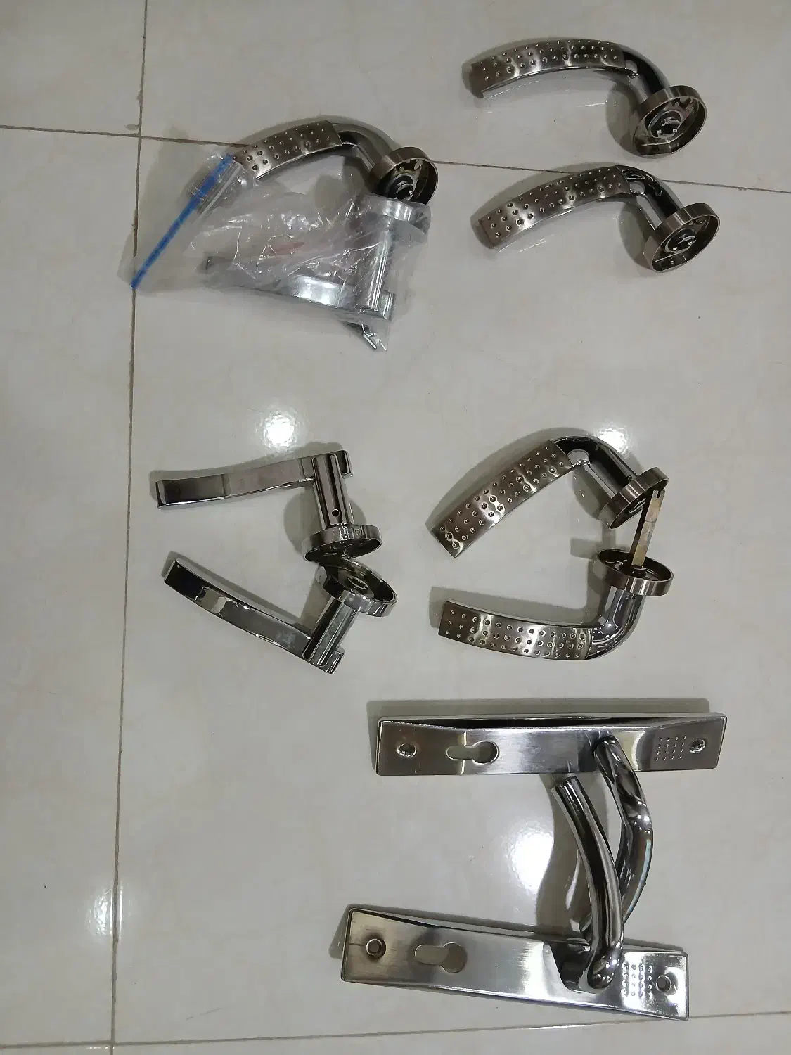 ۱۰ عدد دستگیره درب سالم|مصالح و تجهیزات ساختمان|قرچک, زیبا شهر|دیوار