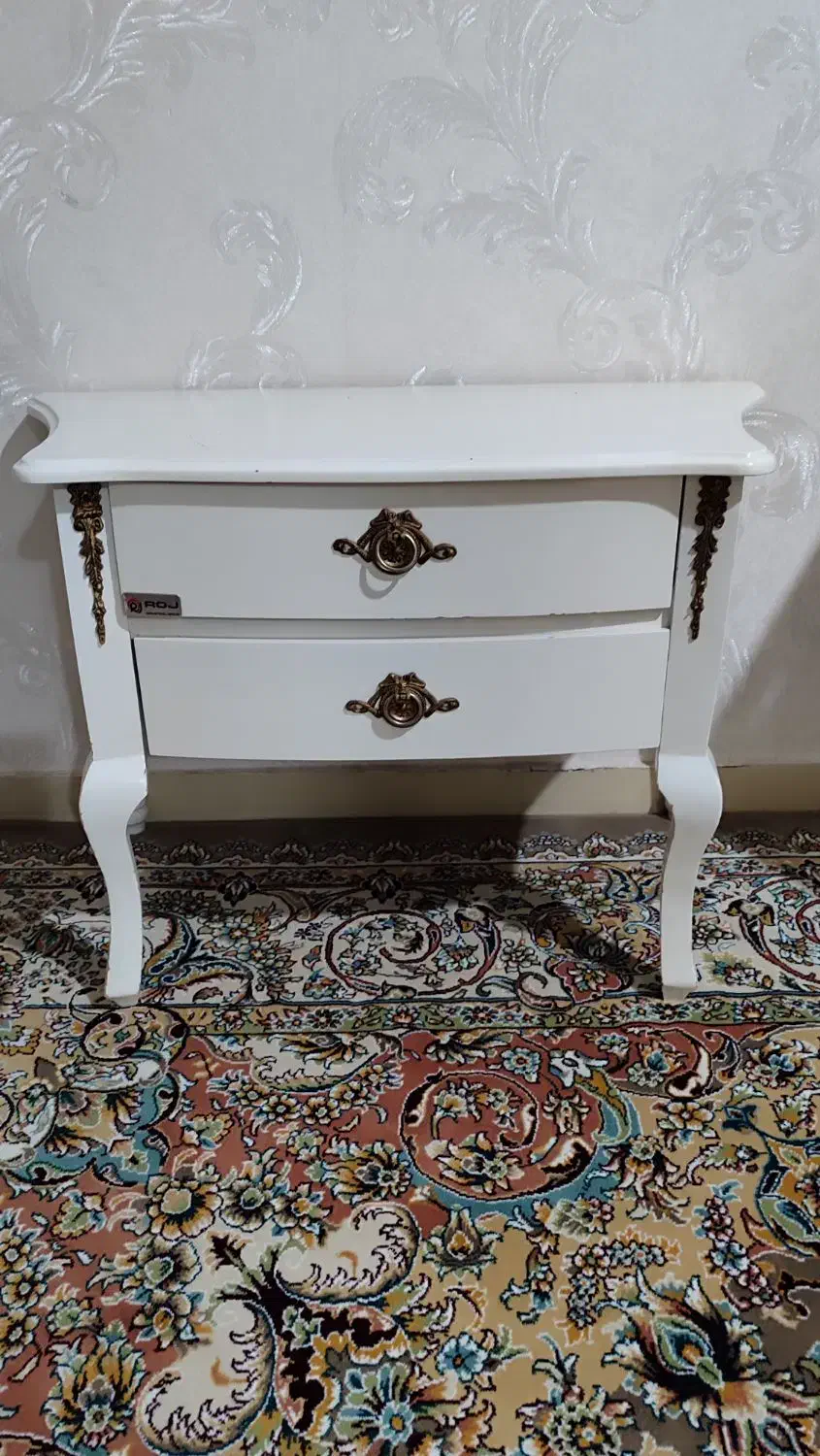 میز کنار سالنی و میز تلفن کاملاً سالم و نو|میز تلفن|اسدآباد, |دیوار