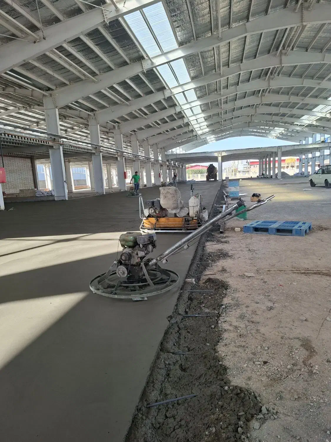 بتن ریزی ماله پروانه تراز لیرزی|خدمات پیشه و مهارت|رشت, منظریه|دیوار