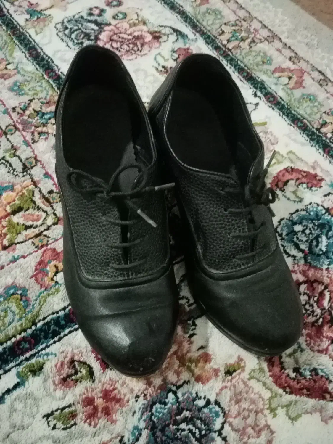 کفش|کیف، کفش، کمربند|چناران, |دیوار