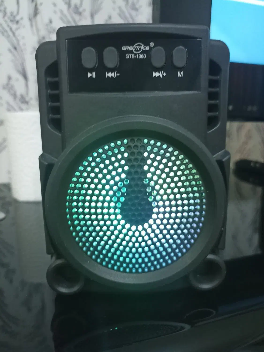 اسکیپر. باند .|پخش‌کننده همراه|نقده, |دیوار