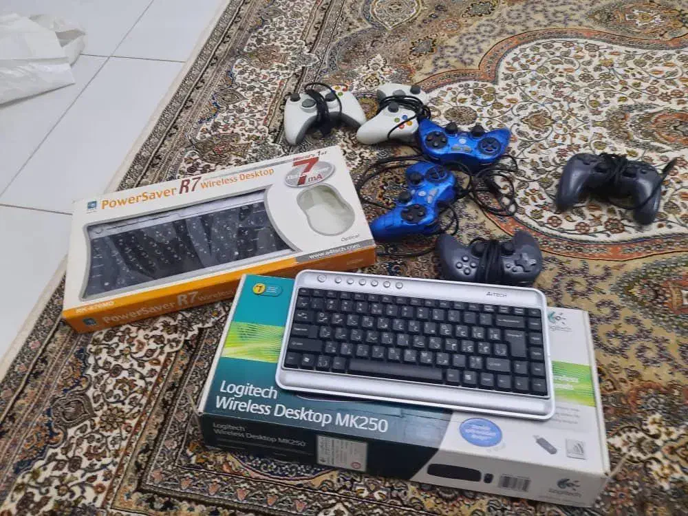 دوعدد کیبورد نو وچهارعدد دسته پلی استیشن|کنسول، بازی ویدئویی و آنلاین|کرج, جهانشهر|دیوار