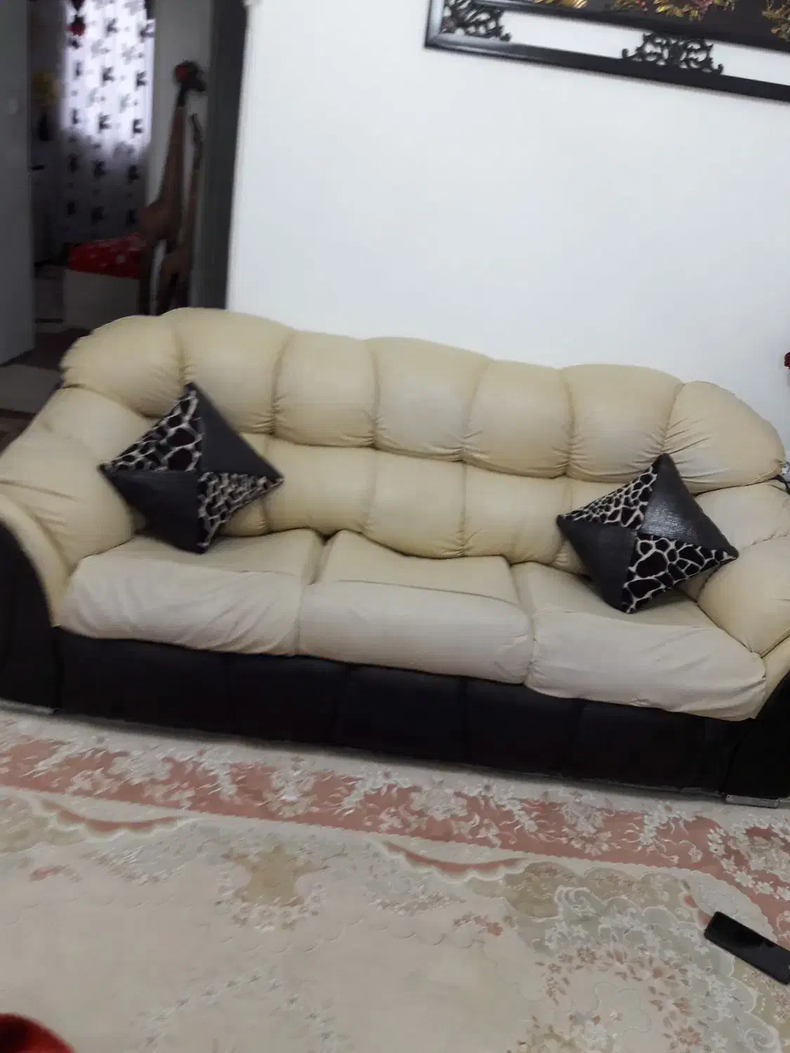 مبل ۵ نفره چرم|مبلمان خانگی و میز عسلی|بندر انزلی, جهانگانی|دیوار