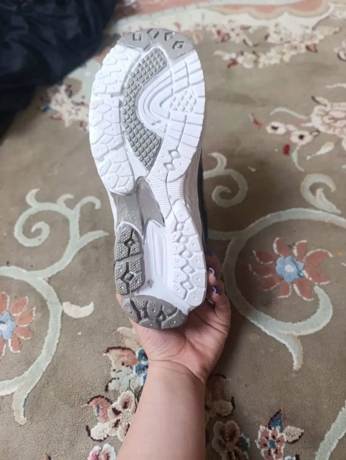 کفش نو|کیف، کفش، کمربند|پرند, فاز ۲|دیوار