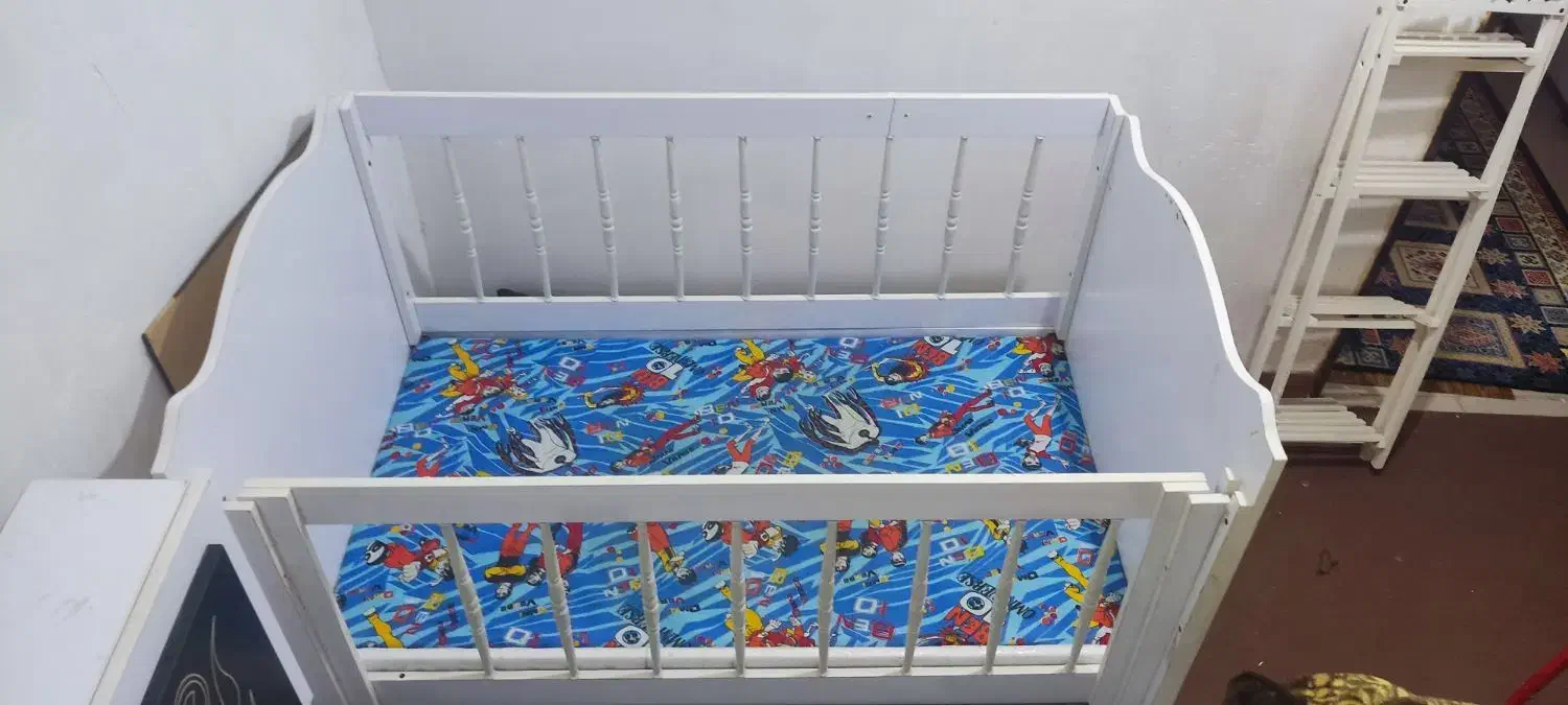 گهواره و تخت|تخت و صندلی بچه|رشت, پیرکلاچای|دیوار