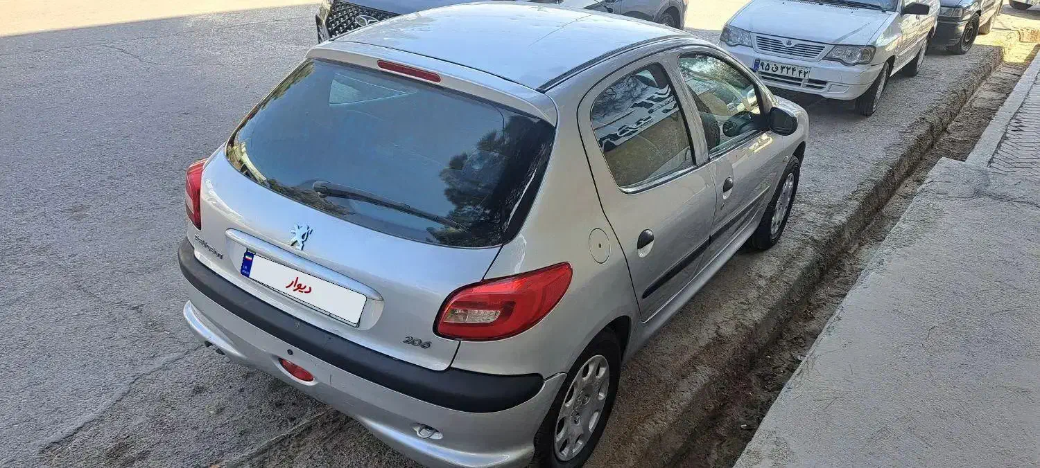 ۲۰۶ اتومات تیپ ۶ موتور TU5کم کار بدون رنگ|خودرو سواری و وانت|مشهد, کوی ولیعصر|دیوار