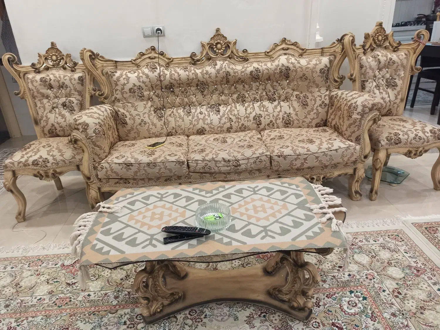 مبل۹نفره بهمراه میزوسط وگلمیز نوبسیار تمیزچوب راش|مبلمان خانگی و میز عسلی|بوشهر, |دیوار