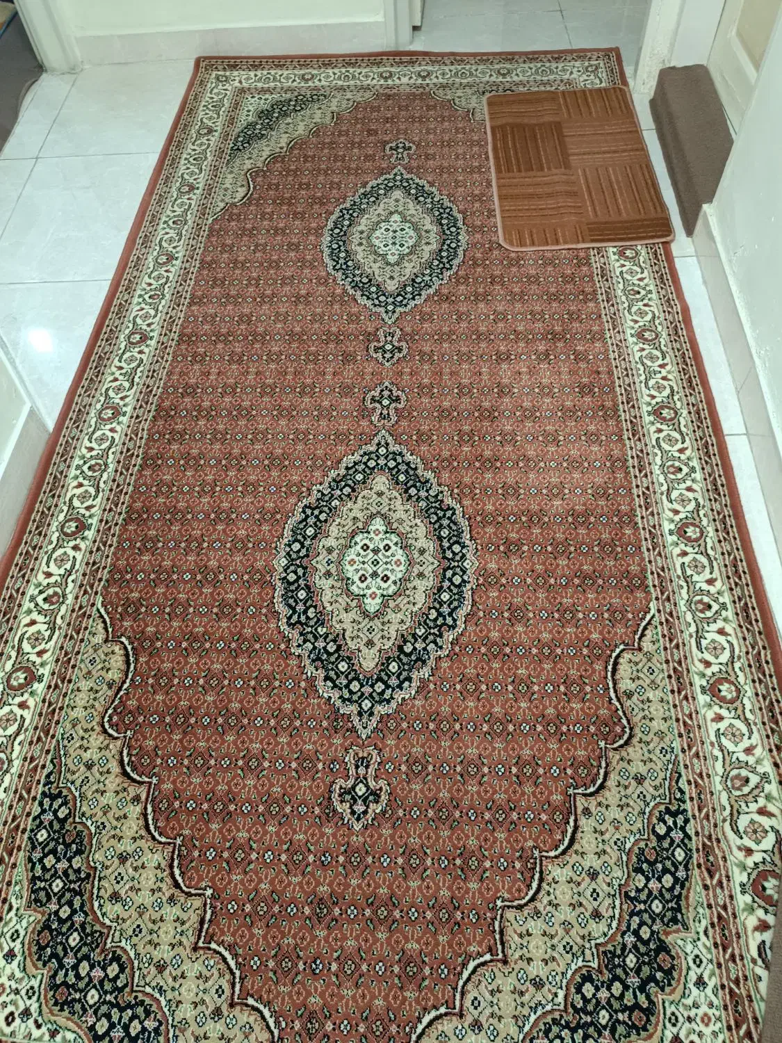 چند عدد فرش بزرگ و پادری|فرش|تبریز, |دیوار