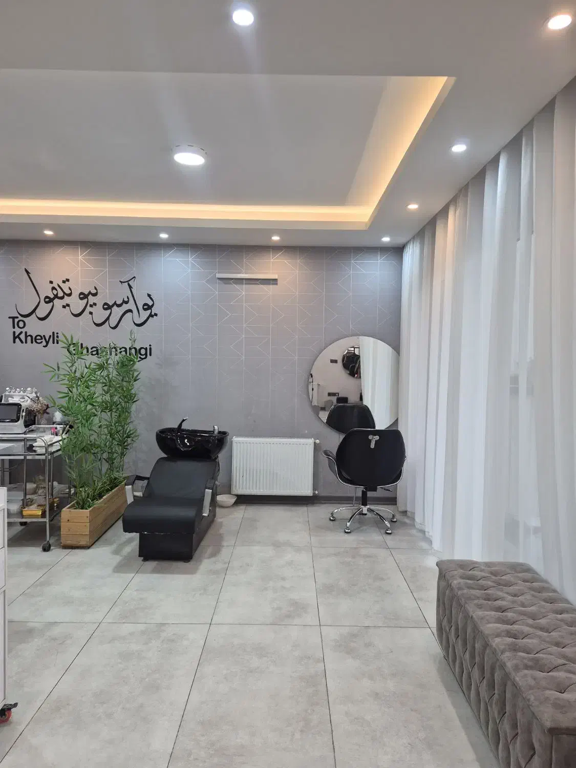 اجاره صندلی در سالن زیبایی|خدمات آرایشگری و زیبایی|اصفهان, مسجد مصلی|دیوار