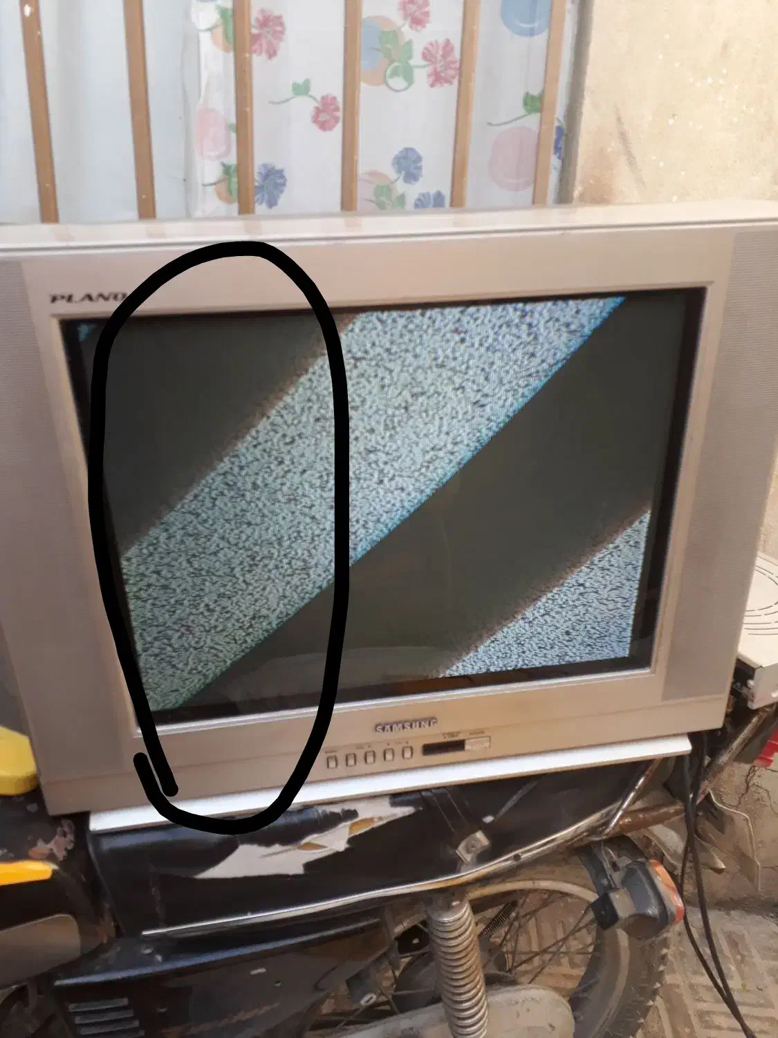 تلویزیون ۲۱ اینچ سامسونگ پلانو|تلویزیون و پروژکتور|کنگاور, |دیوار