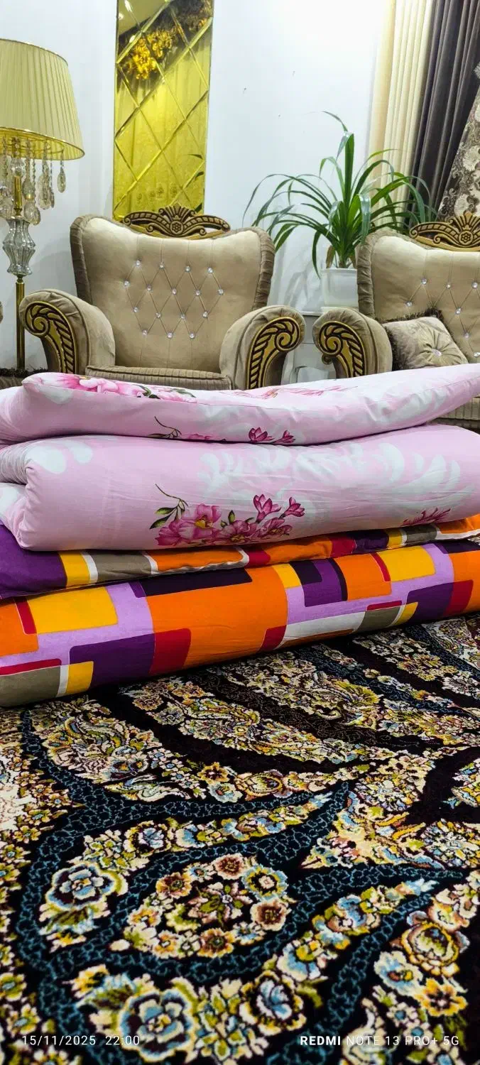 تعدادی تشک.بالش.کناره.پشتی|رختخواب، بالش، پتو|زاهدان, |دیوار