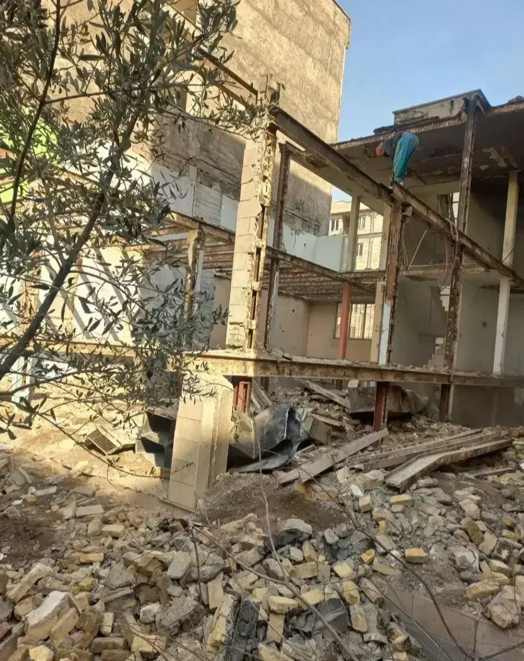 تخریب ساختمان کلی و جزئی|خدمات پیشه و مهارت|ساوه, |دیوار