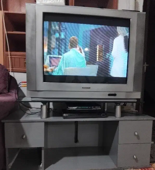 تلویزیون صنام ۳۲ با میز صفحه تخت|تلویزیون و پروژکتور|کاشمر, |دیوار