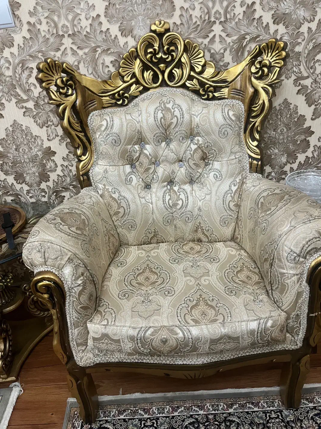 مبل کلاسیک۹ نفره|مبلمان خانگی و میز عسلی|رشت, منظریه|دیوار